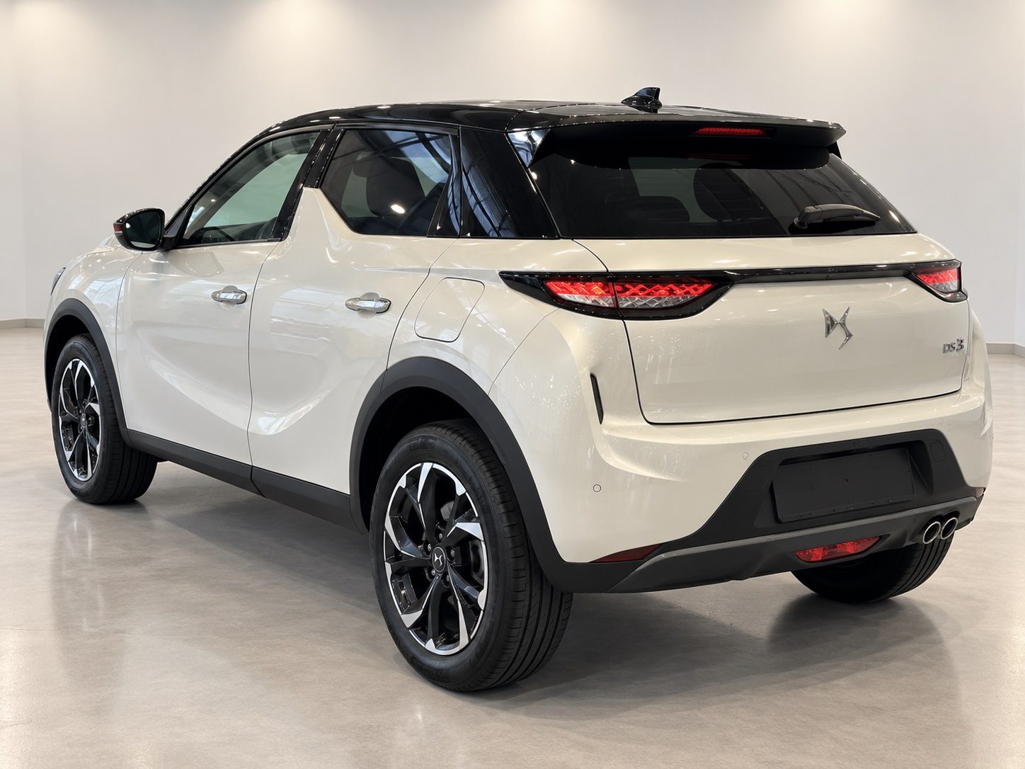 Ds DS 3 2ª serie DS 3 Crossback BlueHDi 130 aut. Faubourg — foto 4