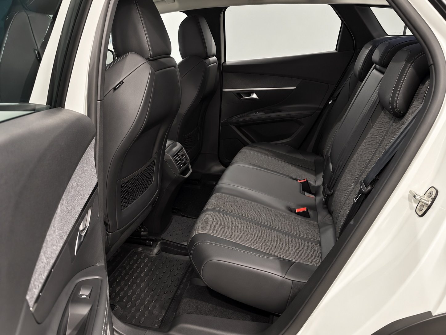 Peugeot 3008 2ª serie 3008 BlueHDi 130 S&S EAT8 GT — foto 14