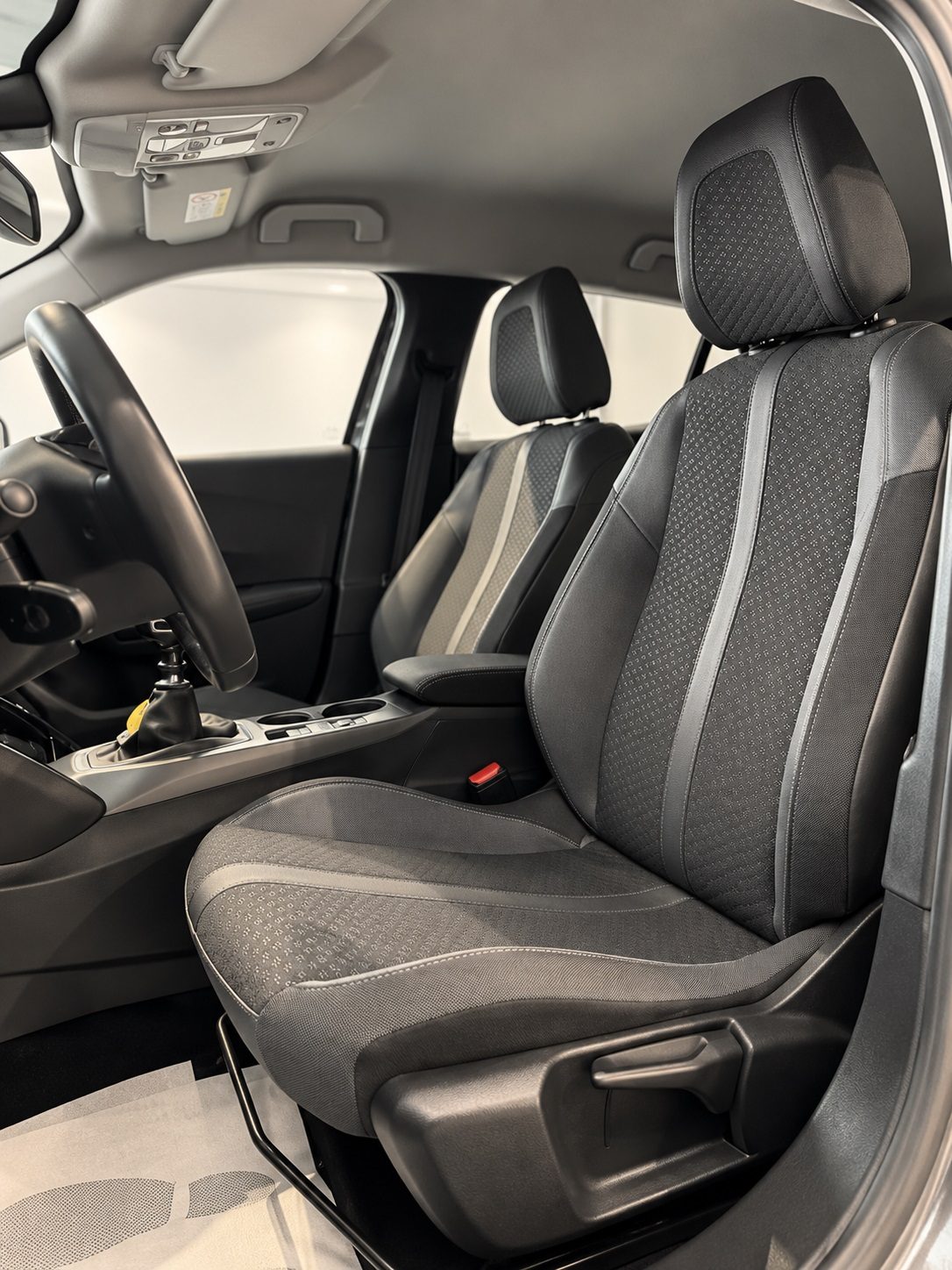 Peugeot 2008 2ª serie 2008 PureTech 100 S&S Allure — foto 9