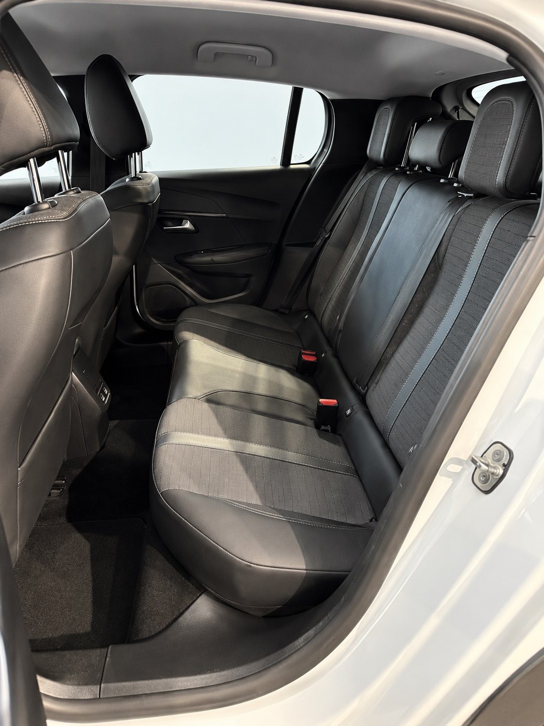 Peugeot 208 2ª serie 208 motore elettrico 136 CV 5 porte Allure Pack — foto 12