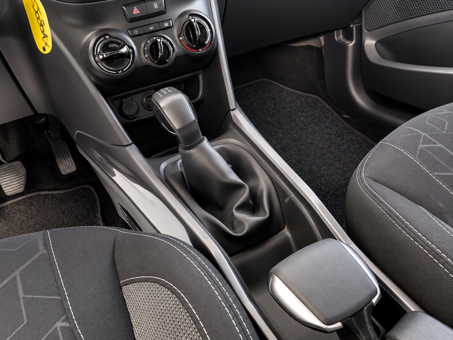 Peugeot 2008 BlueHDi 100 S&S Active — foto 13