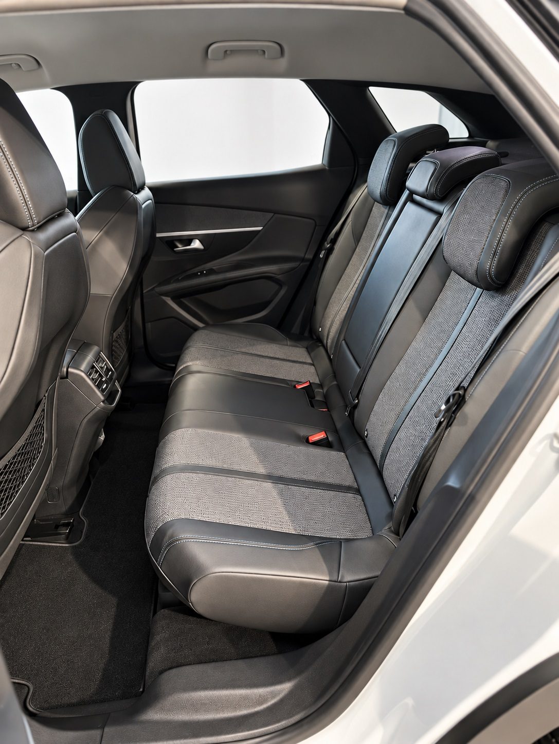 Peugeot 3008 2ª serie 3008 BlueHDi 130 S&S EAT8 Allure — foto 12