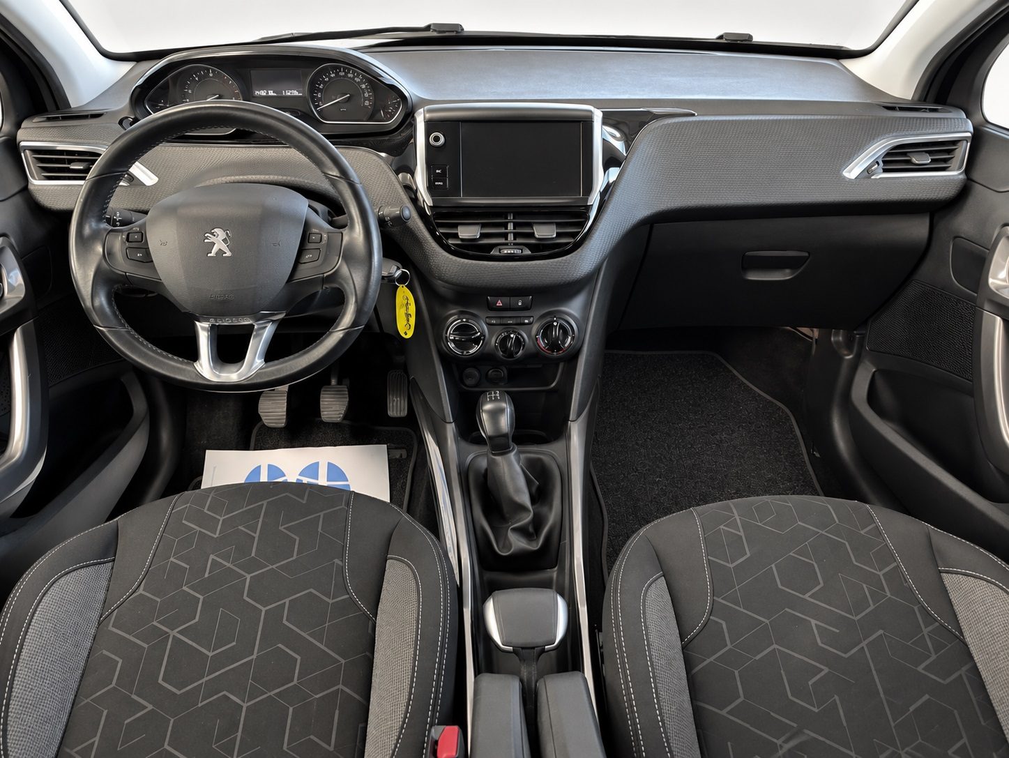 Peugeot 2008 BlueHDi 100 S&S Active — foto 10